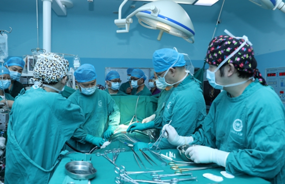 我院成功自主开展首例“主动脉瓣膜置换”心脏外科手术 202108 .jpg