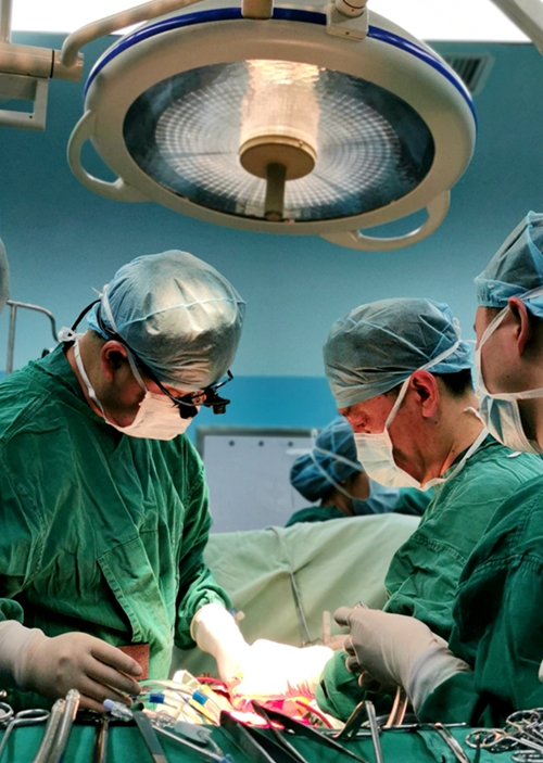 2020年4月27日华西团队来院指导完成心脏外科手术 (2)_副本.jpg