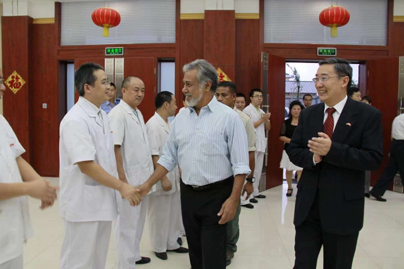 2008年9月至2010年9月中国援助东帝汶医疗队第3队，主要负责国家中心医院麻醉和ICU的全面工作，包括临床工作、教学和培训，东帝汶的总统古斯芒与驻东大使接见_副本.jpg