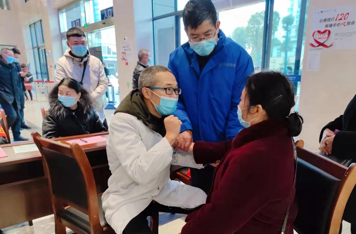 我院开展眉州名中医“服务百姓，健康行动”联合义诊活动(图1)