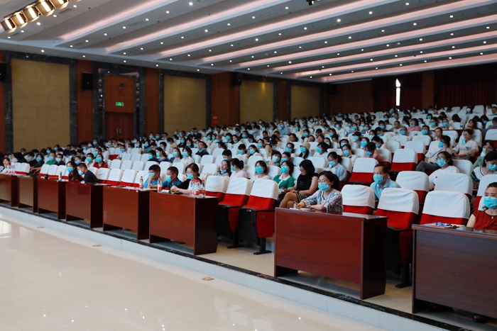 我院组织全院法律法规知识培训会(图4)